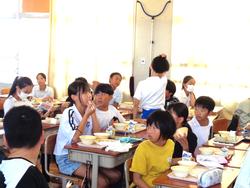 5年生給食の時間