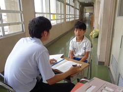 1学期の通知表を配布