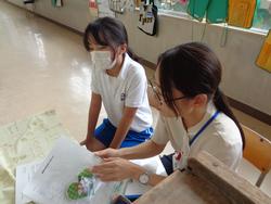 1学期の通知表を配布
