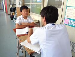 1学期の通知表を配布