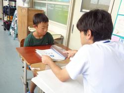 1学期の通知表を配布