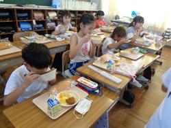 3年生給食の時間