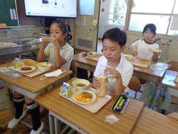 3年生給食の時間