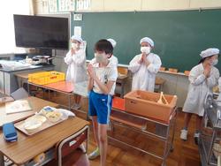 4年生給食の様子