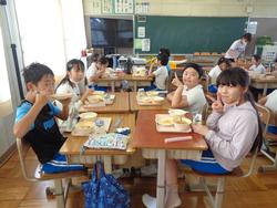 4年生給食の様子