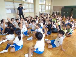 2年生「おなか元気教室」の様子