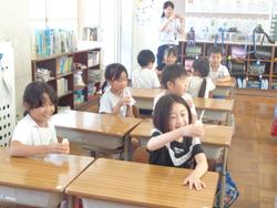 2年生「おなか元気教室」の様子