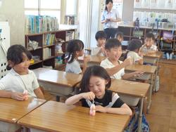 2年生「おなか元気教室」の様子
