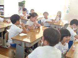 2年生「おなか元気教室」の様子