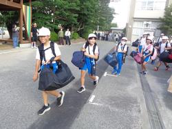 学校出発