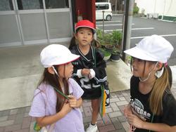 2年生町たんけんの様子