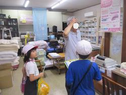 2年生町たんけんの様子