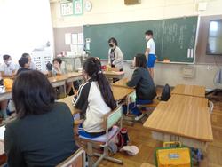 掲示委員会の様子
