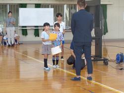 砂場（目録）贈呈式の様子