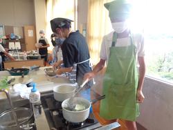 6年1組調理実習の様子