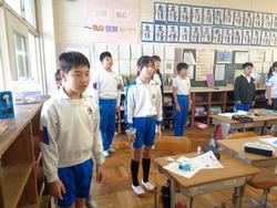 6年生教室で歌の練習