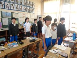 6年生教室で歌の練習