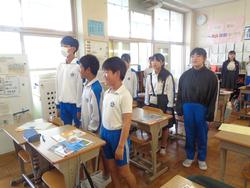 6年生教室で歌の練習