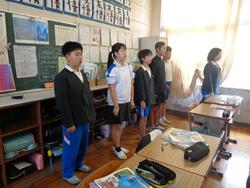 6年生教室で歌の練習