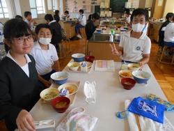 5年生家庭科の授業（調理実習）