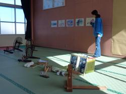 1年生糸車をまわしてみたよ