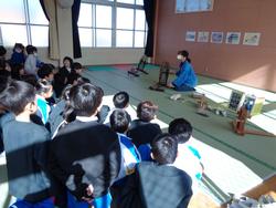 1年生糸車をまわしてみたよ