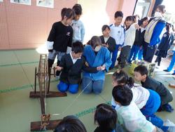 1年生糸車をまわしてみたよ