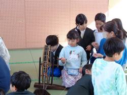 1年生糸車をまわしてみたよ