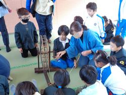 1年生糸車をまわしてみたよ