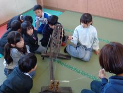 1年生糸車をまわしてみたよ