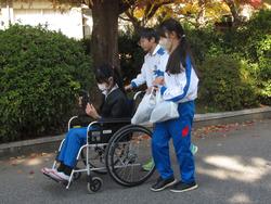 4年生車椅子体験の様子