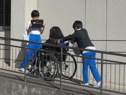 4年生車椅子体験の様子