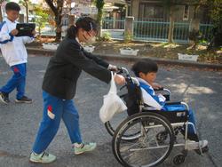 4年生車椅子体験の様子
