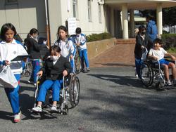 4年生車椅子体験の様子