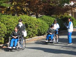 4年生車椅子体験の様子