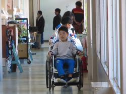 4年生車椅子体験の様子