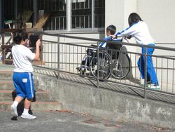 4年生車椅子体験の様子