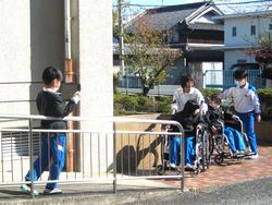 4年生車椅子体験の様子