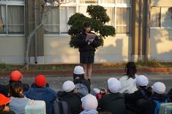 6年生修学旅行出発式の様子