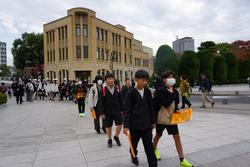 6年生修学旅行広島到着