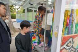 6年生修学旅行原爆の子の像前での様子