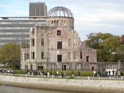 6年生修学旅行 原爆ドーム見学