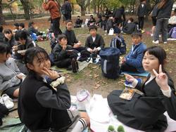 6年生修学旅行昼食（お弁当）の様子