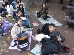 6年生修学旅行昼食（お弁当）の様子