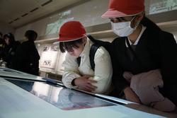 6年生修学旅行平和記念資料館での様子