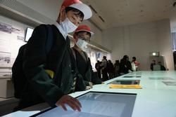 6年生修学旅行平和記念資料館での様子