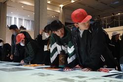 6年生修学旅行平和記念資料館での様子