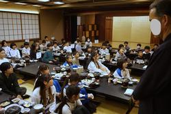 6年生修学旅行宮浜グランドホテル入館式の様子