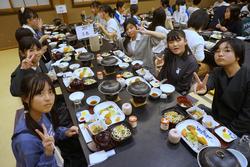 6年生修学旅行夕食の様子
