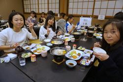 6年生修学旅行夕食の様子